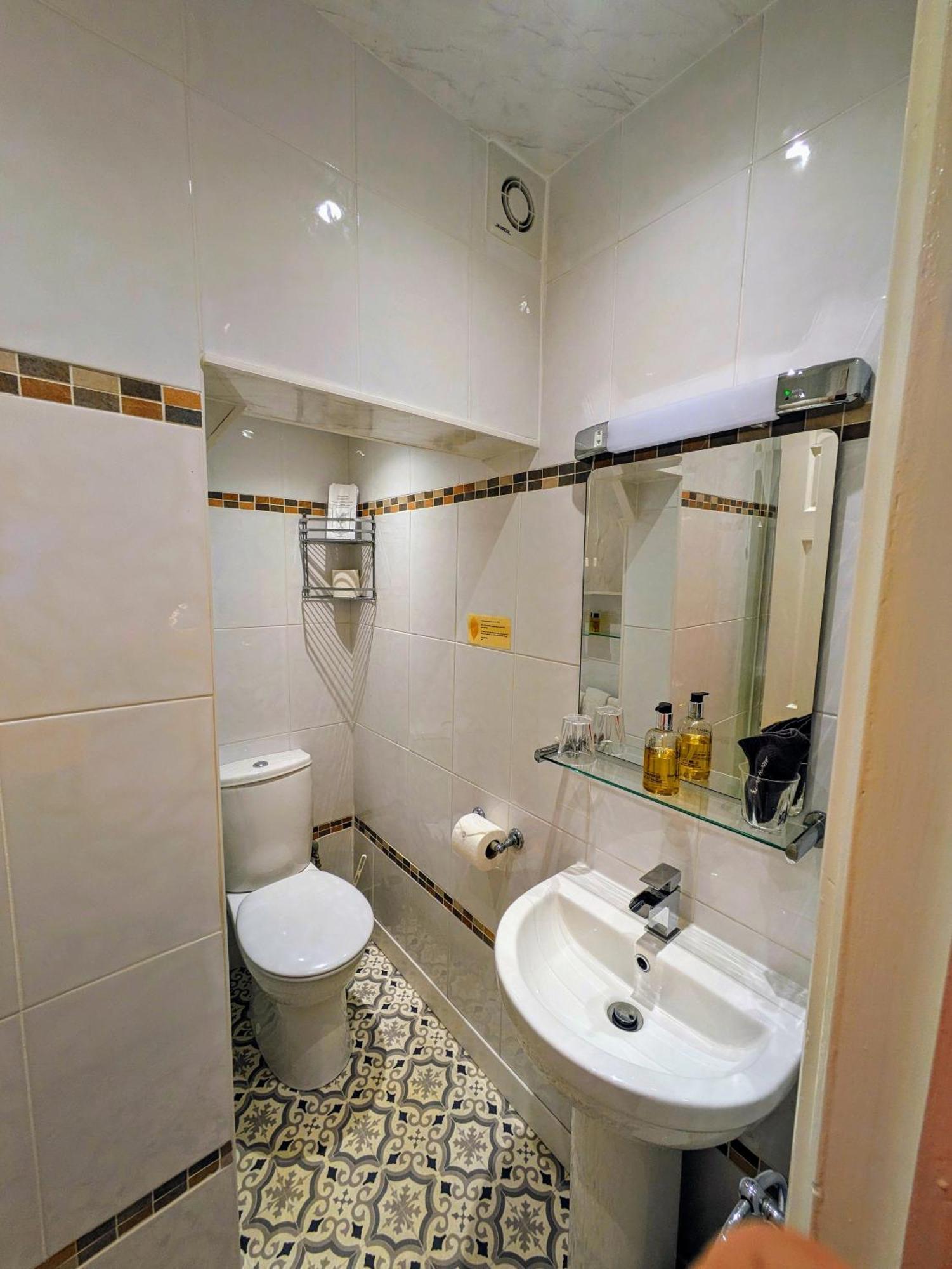 Stratford House Exclusively For Adults Affittacamere *